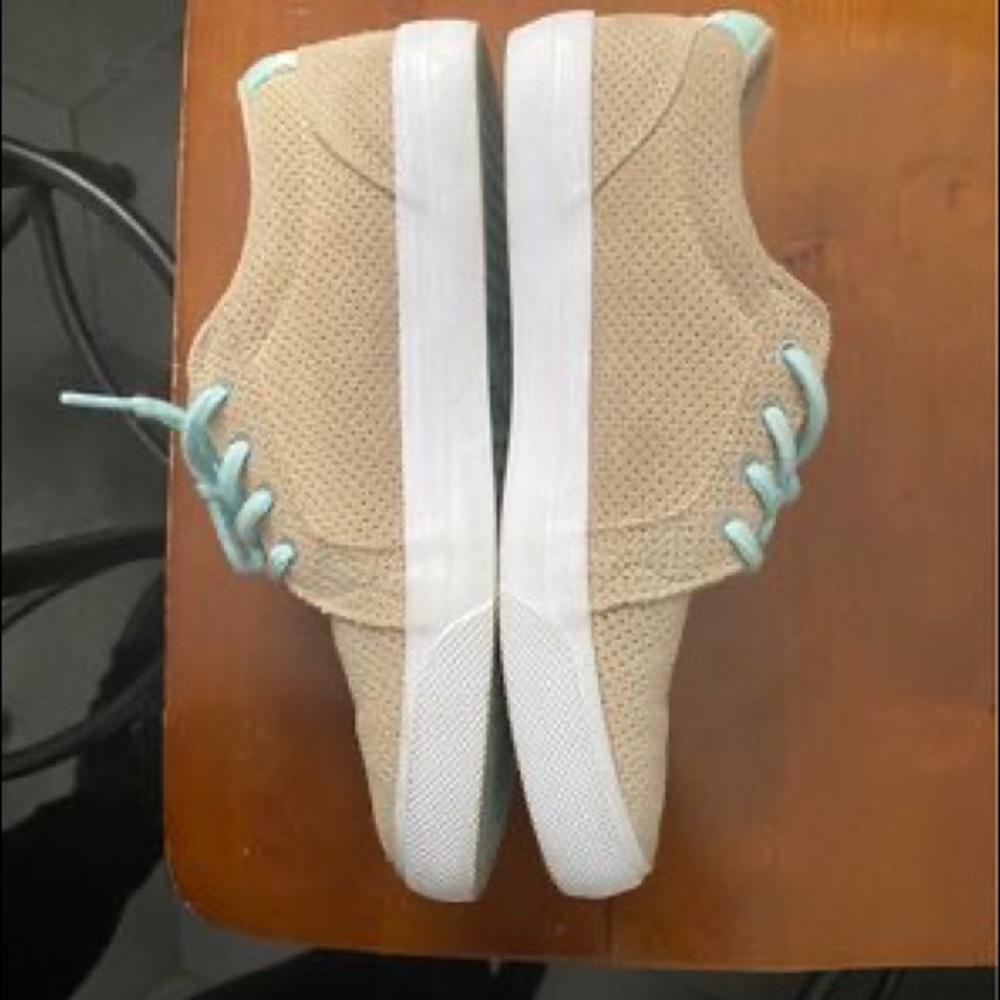 DC Shoes - Picture 3 of 4